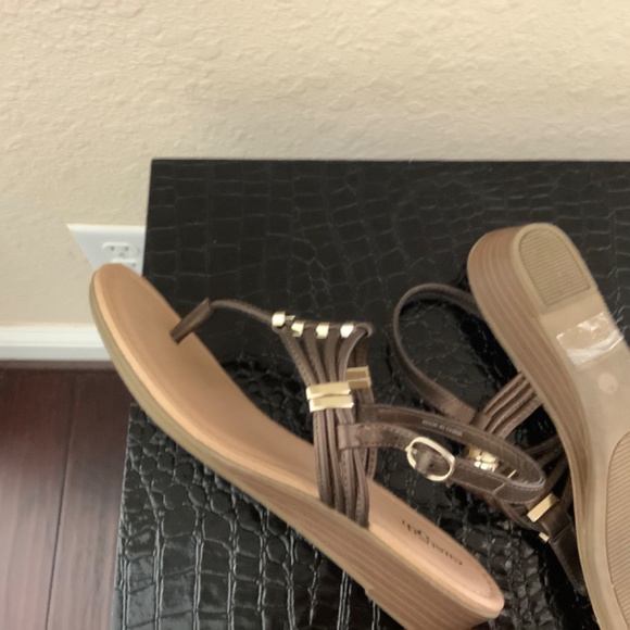 Sandals - Picture 3 of 3